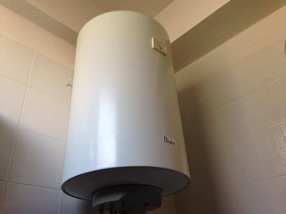 Banyo duvarına asılı elektrikli termosifon