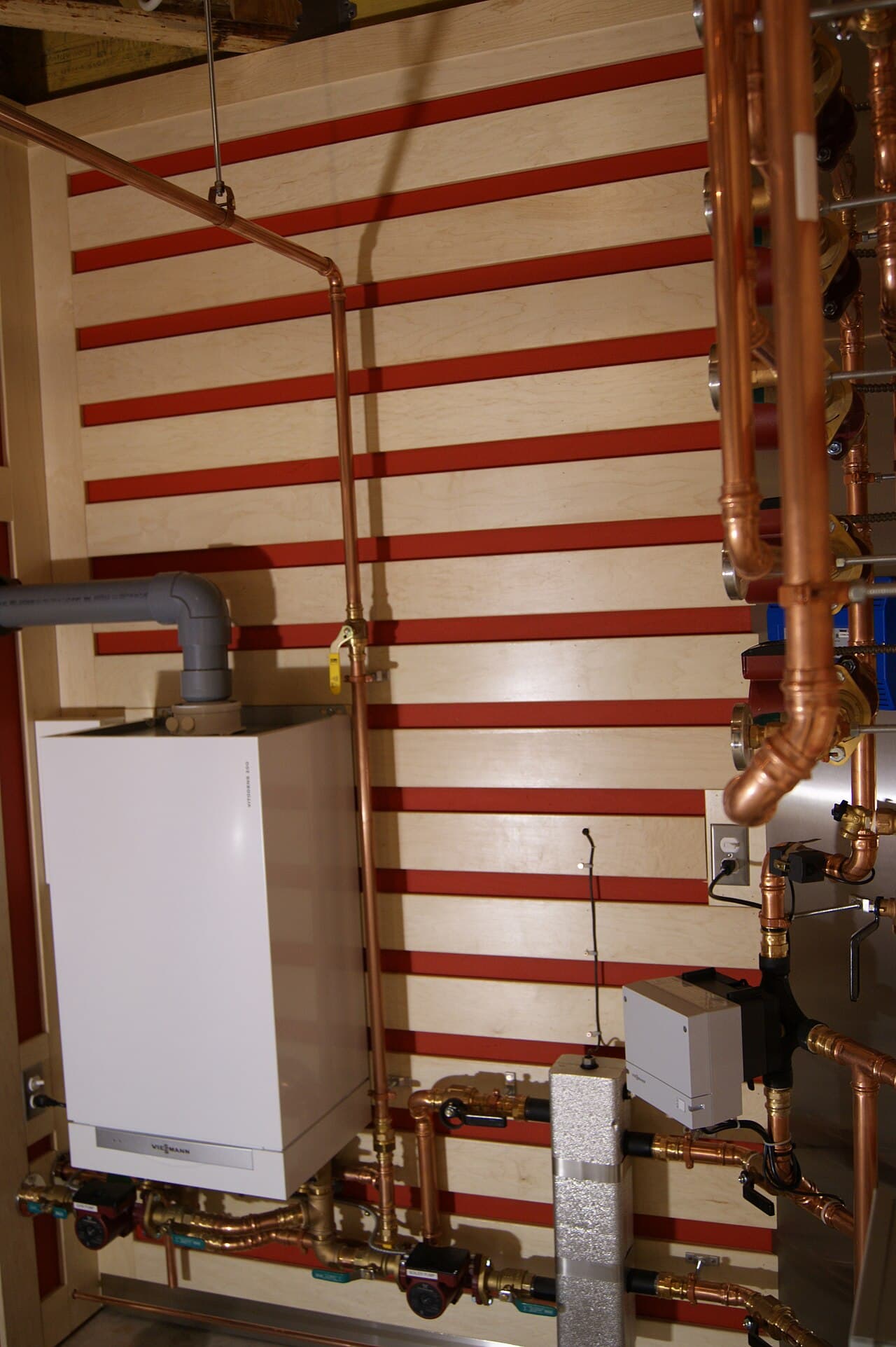 Duvara asılı Viessmann Vitodens 200 yoğuşmalı kombi